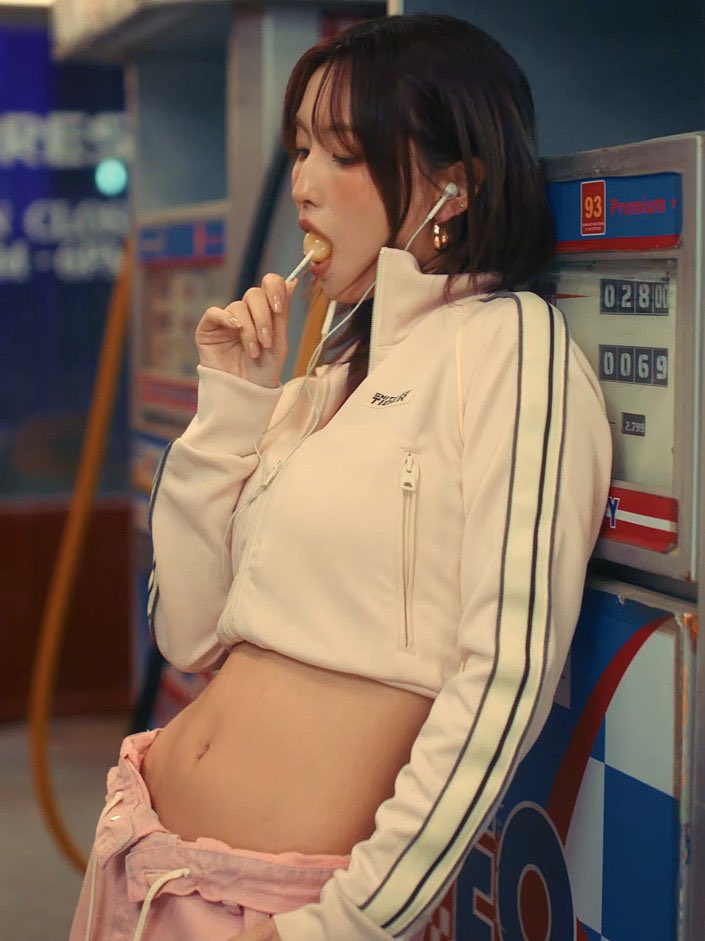 momopopbase's tweet image. SO SO MAJESTIC