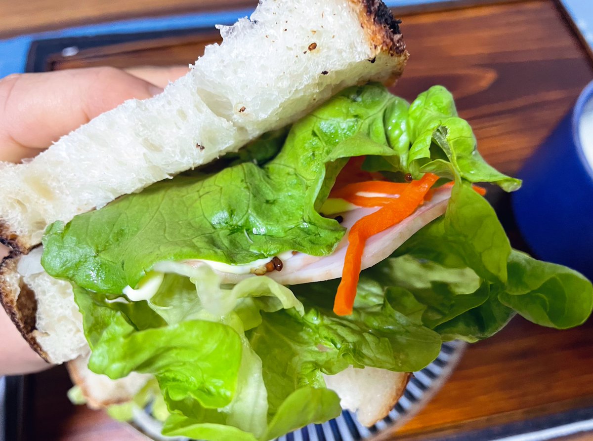 Tomo_Mrk3B01's tweet image. Sourdough #sandwich filling much of veggies and ham😋
Already past midnight, I was supposed to skip #dinner for retuning home late tonight. However, I couldn’t end up doing so due to my hungry stomach😅
Okay. Let’s eat!
#cookingathome 
#おうちごはん 
#twinglish 
#Twitter家庭料理