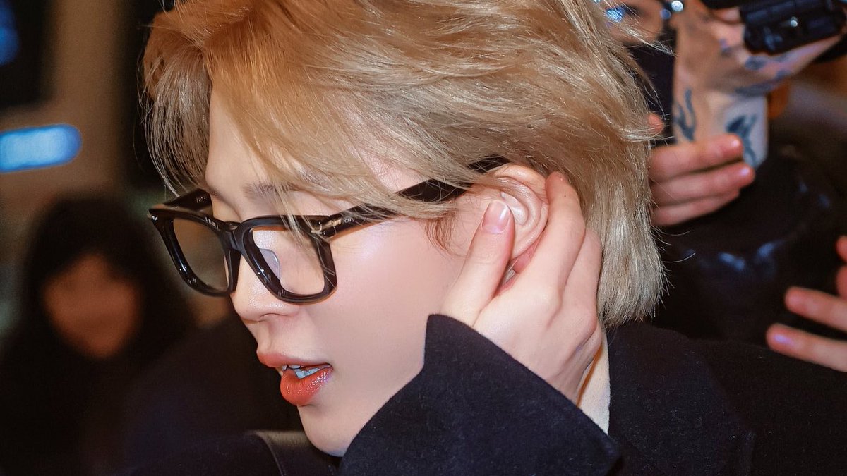 museblooming's tweet image. porcelain doll