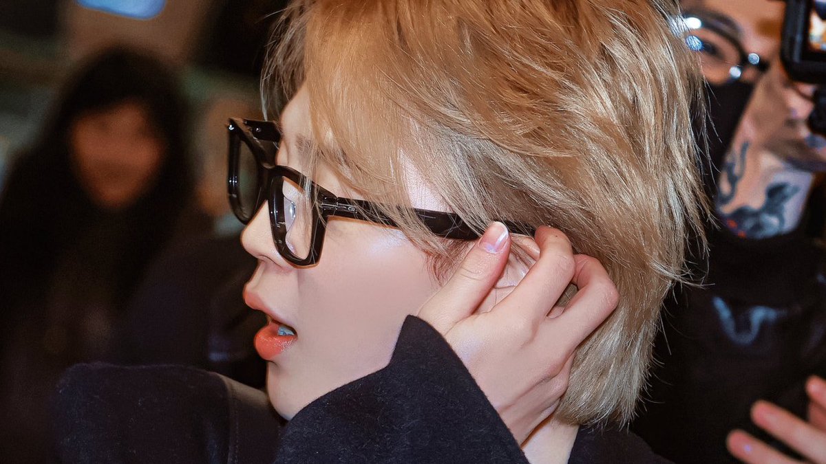 museblooming's tweet image. porcelain doll