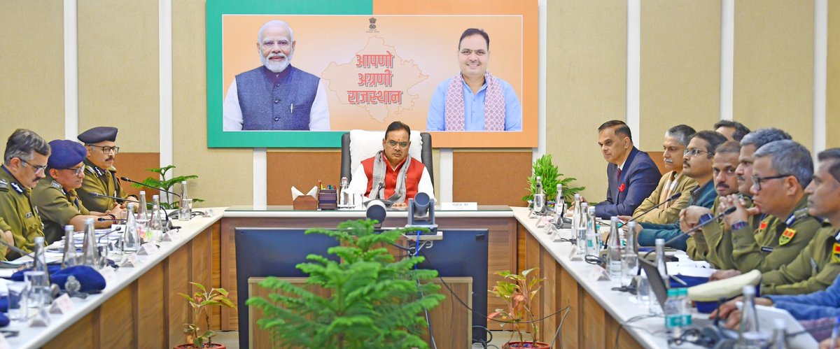 PoliceRajasthan's tweet photo. राजस्थान की जनता को सुरक्षा, शांति और राज्य सरकार पर विश्वास का भाव और अधिक मजबूत करने की दिशा में मुख्यमंत्री श्री भजनलाल शर्मा जी ने मुख्यमंत्री निवास पर गृह विभाग की उच्चस्तरीय बैठक लेकर 2025 का रिव्यू कर संगठित अपराध, माफिया गैंग्स, फरार & इनामी अपराधियों, नशे और साइबर अपराध के विरुद्ध विशेष एवं सख़्त अभियान चलाने के स्पष्ट निर्देश दिए। मुख्यमंत्री ने यह भी निर्देशित किया कि थानों में आने वाले आमजन के साथ संवेदनशील, शालीन और सम्मानजनक व्यवहार किया जाए तथा उनकी बात पूरी गंभीरता से सुनी जाए।

इस महत्वपूर्ण बैठक में प्रदेशभर के पुलिस महानिरीक्षक, पुलिस अधीक्षक एवं वरिष्ठ पुलिस अधिकारी वर्चुअल माध्यम से जुड़े। बैठक में महानिदेशक पुलिस, राजस्थान, मुख्य सचिव, राजस्थान, अपर मुख्य सचिव (मुख्यमंत्री कार्यालय), महानिदेशक कानून व्यवस्था, महानिदेशक, यातायात व प्रशिक्षण, महानिदेशक, विशेष अभियान, सहित एडीजी, आईजी एवं डीआईजी स्तर के अधिकारी उपस्थित रहे।

श्री भजनलाल शर्मा, मुख्यमंत्री, राजस्थान का संदेश स्पष्ट है कि चाहे धमकी देना हो, नशे का कारोबार हो या साइबर ठगी—राजस्थान में अब अपराधियों और उनके मददगारों के लिए कोई जगह नहीं है। पुलिस की सख़्त कार्रवाई से अपराधियों और उनके समर्थकों में ऐसा भय होना चाहिए कि वे अपराध करने के बारे में सोचें तक नहीं।

श्री राजीव कुमार शर्मा, पुलिस महानिदेशक, राजस्थान ने भरोसा दिलाया कि राजस्थान पुलिस पूरी प्रतिबद्धता के साथ आमजन की सुरक्षा, युवाओं के भविष्य और समाज की शांति के लिए हर मोर्चे पर सतर्क और सक्रिय है।

आमजन से अपील है कि नशे से दूर रहें, साइबर अपराधों के प्रति सतर्क रहें और किसी भी संदिग्ध गतिविधि की सूचना तुरंत पुलिस को दें।

राजस्थान पुलिस — भरोसे के साथ, सुरक्षा के लिए।

#RajasthanPolice
#CMRajasthan
#BhajanLalSharma
#HomeDepartment
#WarAgainstDrugs
#CyberCrimeAwareness
#ZeroTolerance
#PoliceWithPeople
#SafeRajasthan
#StrongLawAndOrder