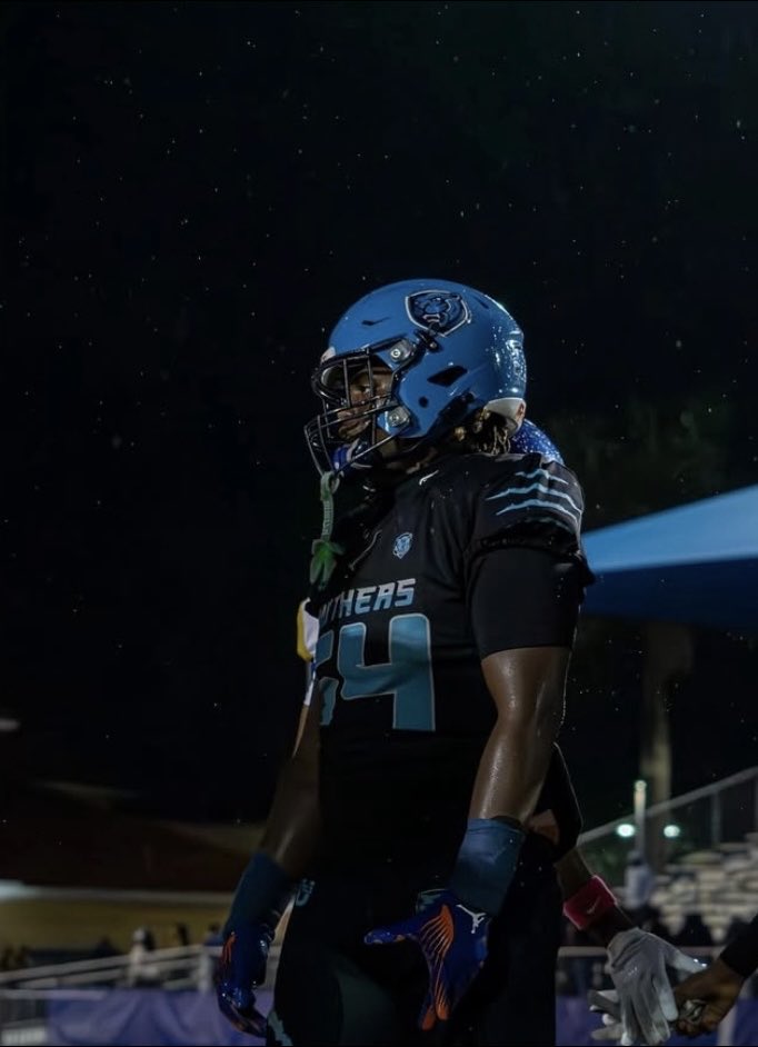 aden champagne tweet media