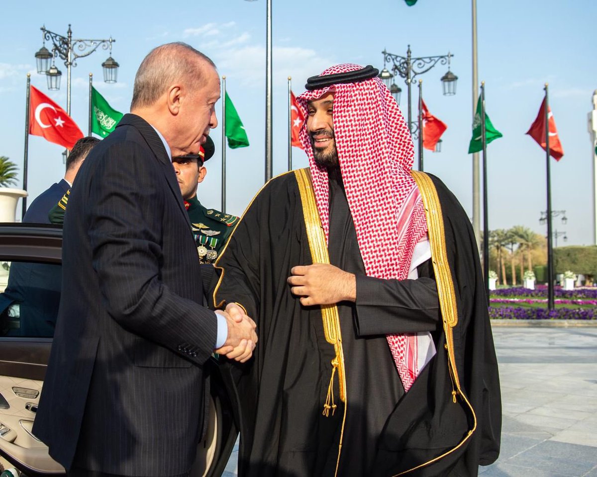 Badermasaker's tweet photo. سمو #ولي_العهد يستقبل في قصر اليمامة بالرياض رئيس جمهورية تركيا ويقيم مراسم استقبال رسمية لفخامته، ويعقدان جلسة مباحثات رسمية. https://t.co/tzGRZn0vUq