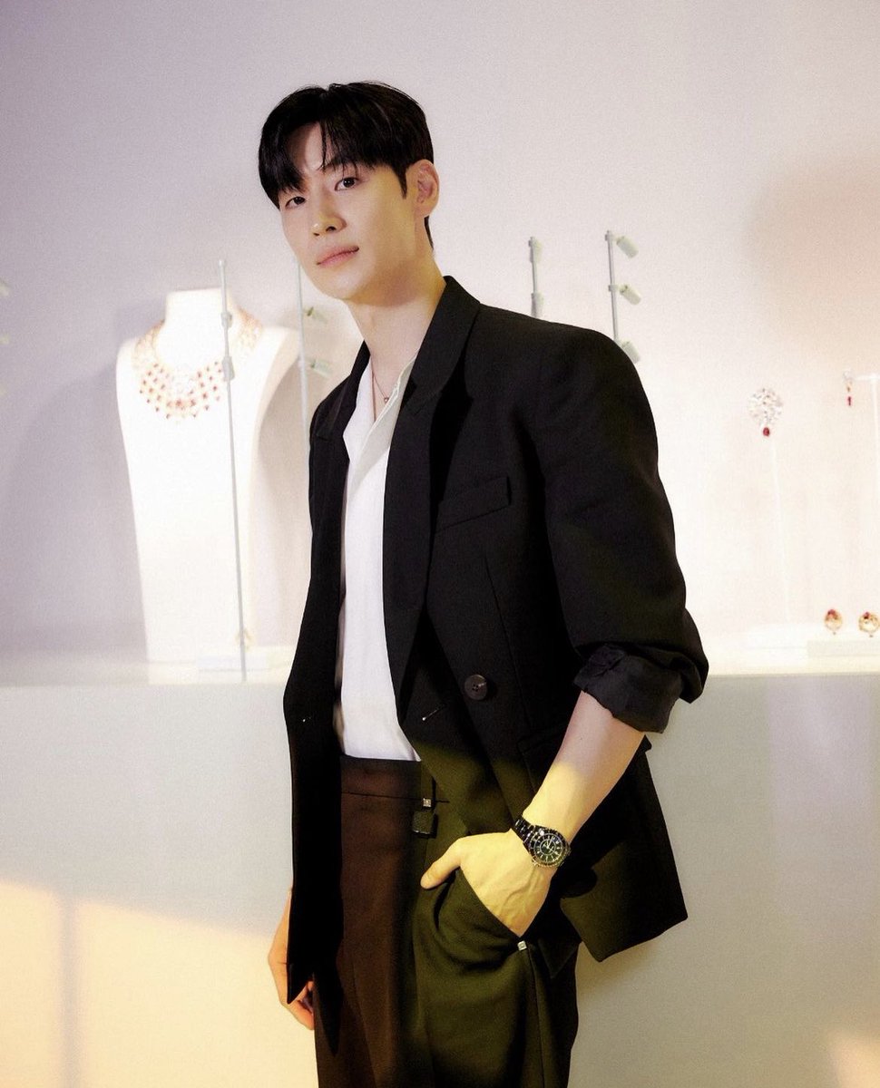 luvjehoon_'s tweet photo. 사실 이 날 착장 영원히 못 놓음 ㅠㅠ
왕자님같아서…. https://t.co/LdGPp8VLi5