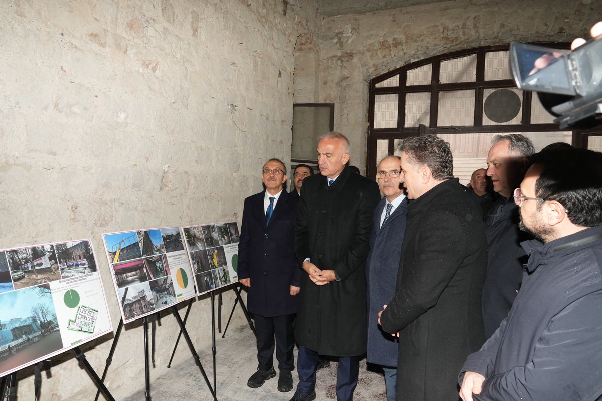 Bakanımız <a href="/MehmetNuriErsoy/">Mehmet Nuri Ersoy</a>, 6 Şubat depremlerinin yıl dönümünde Hatay temaslarının ardından Malatya’ya geçti.

Program kapsamında Sabancı Kültür Merkezi’nde incelemelerde bulunan Bakan Ersoy, ardından Malatya Valiliği’ni ziyaret ederek şehrin yeniden ayağa kalkma sürecine ilişkin