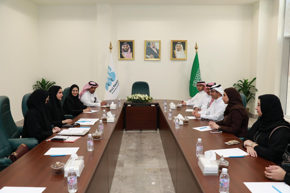 UOfjeddah's tweet photo. استقبلت سعادة وكيلة #جامعة_جدة للدراسات العليا والبحث العلمي د. شذا بنت جميل طه خصفيان وفدًا من #صندوق_البيئة برئاسة د.عبدالرحمن الفوزان، وذلك لبحث سبل التعاون في المجال البحثي والاطلاع على مرافق ومعامل الجامعة المتقدمة. https://t.co/NHYR9Qkwix