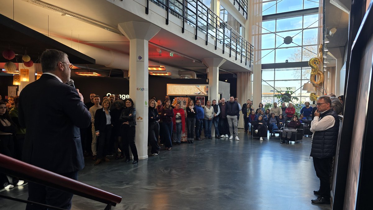 Orange Store tweet media