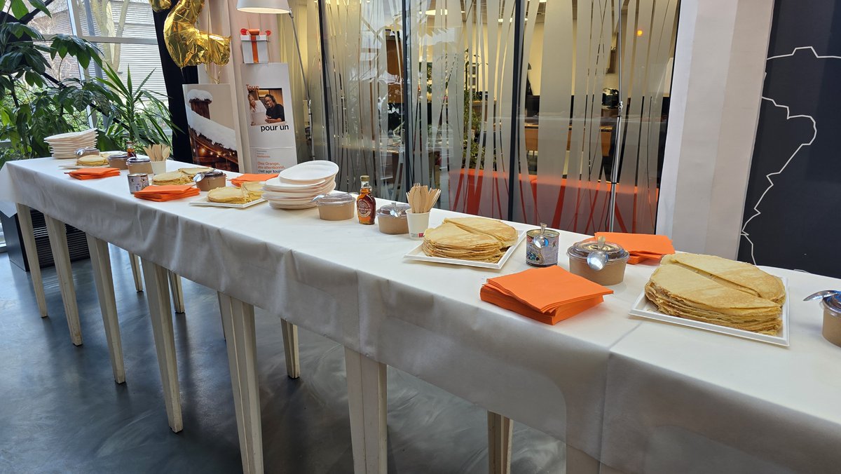 Orange Store tweet media