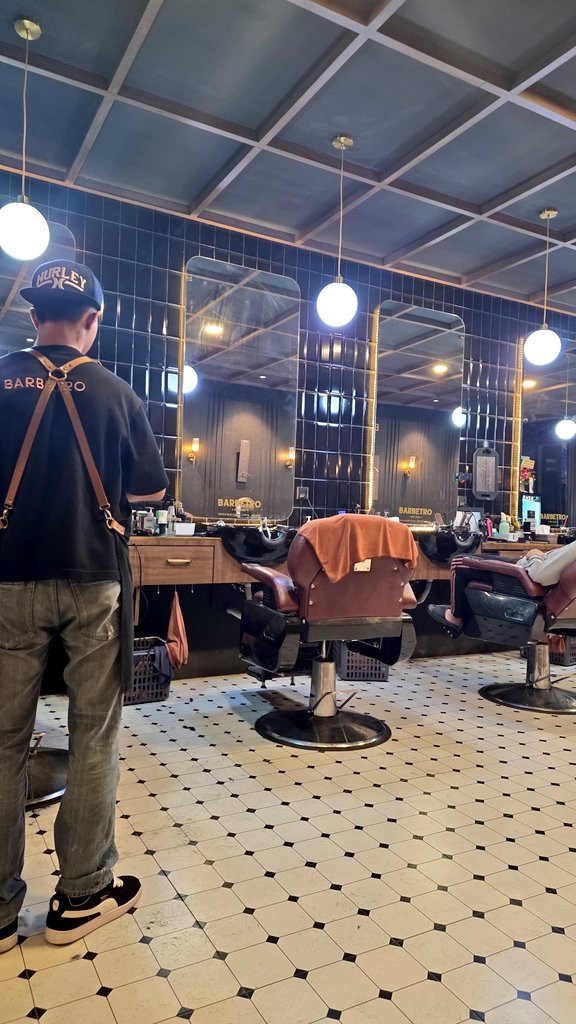 sukaengineering's tweet image. Tonight I got my haircut done and went to gym, eventho it is only once in a week or most of the time, twice in a week 😂😂 gmn lah ya bisa jadi bentuk badan yg ideal ituu