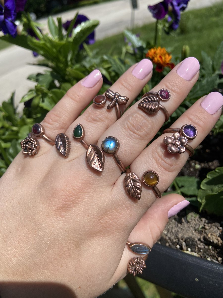 theSMITHST0NIAN's tweet photo. Hand candy and a taste of summer https://t.co/Sx1YBLktBr