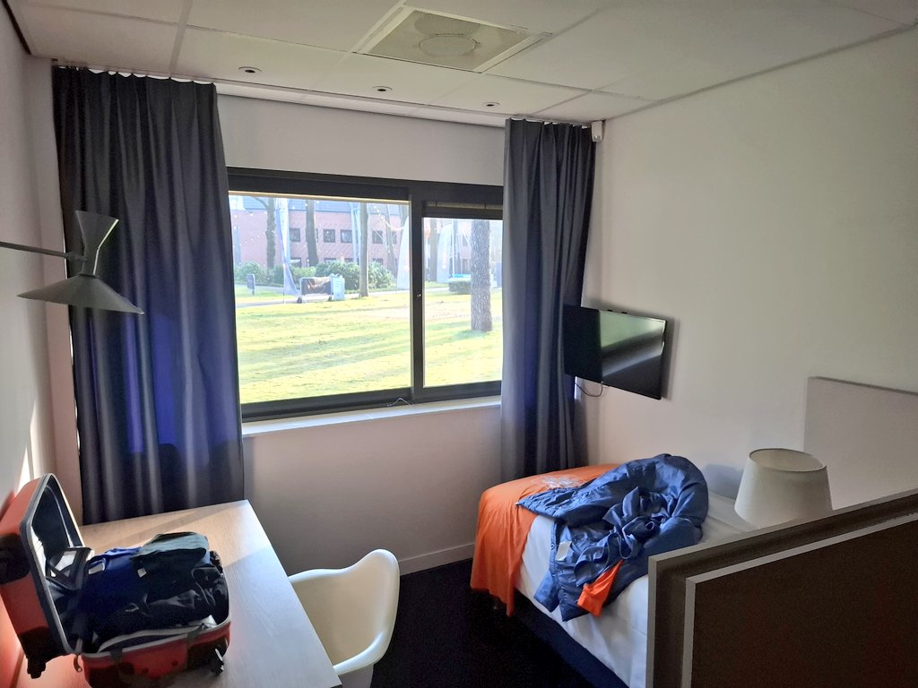Riemenserik's tweet photo. Dat was me toch een mooie tweedaagse met JO15 Future nationaal bij @KNVB in Zeist. #hotel #trainen #studie #teammanager https://t.co/nV0hO8nfq3