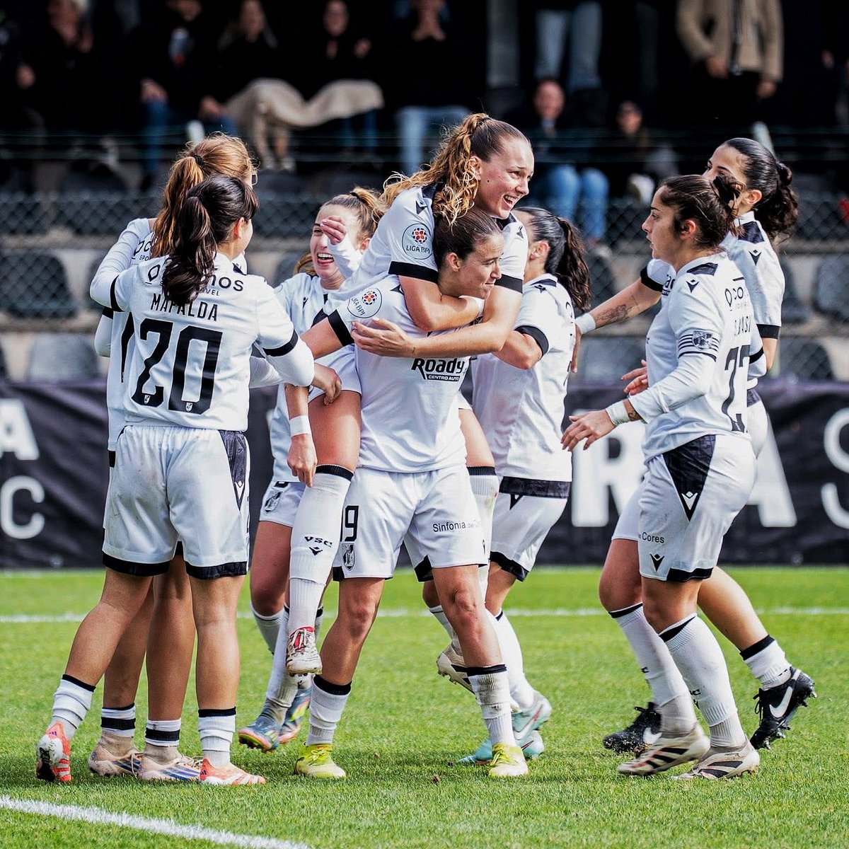 Esta quarta (amanhã) é dia de um dos jogos, até à data, mais importantes na história do nosso futebol feminino.

O horário não é nada cómodo mas neste clube já se provou que se supera qualquer adversidade.

Às 11h no Campo nº5 da Academia vs FC Porto para a Taça de Portugal  🏆🇵🇹