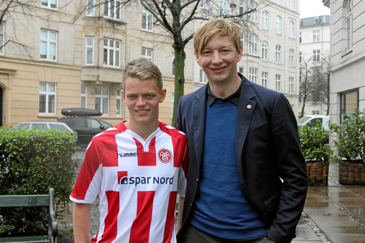 ripodsten's tweet image. Kasper Kusk' transfer til AaB på deadline day i januar 2018 indebar et lægetjek på en restaurant i Kbh. Det er en af mange historier, du kan i den nyeste Ripodsten. Det er nemlig vores liveshow fra mandag aften. Ligger i Nordjyskes app. nordjyske.dk/app-download