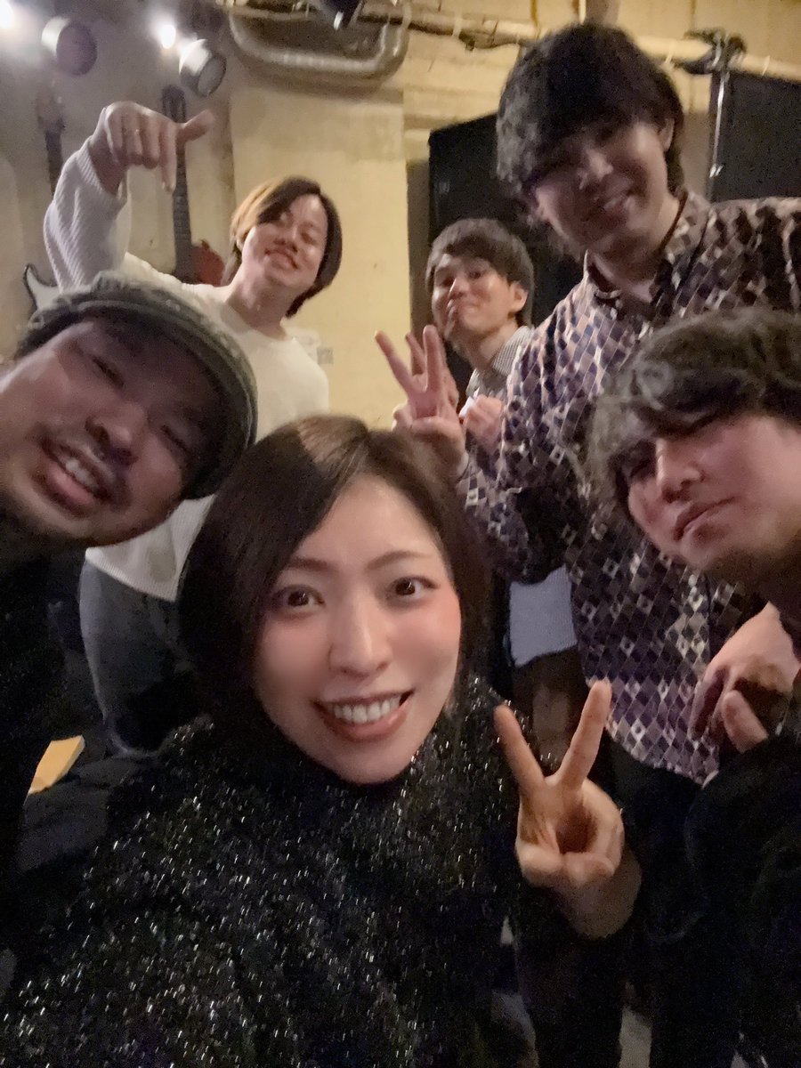 akitomo71414108's tweet photo. 楽し！かった！！🙌✨✨

今日もみんな最高だった😭✨
今日もありがとうございました！！

私ももっと皆のとこも遊びに行くぞー！💪✨

あと、罪を犯した🍜🍚おかげでまんまと終電逃しまして、絶賛歩いて帰っております笑笑

悔いはない。

持ってった推しチョコ菓子達も無事はけて嬉しいありがとう！ https://t.co/oO444aPPY6
