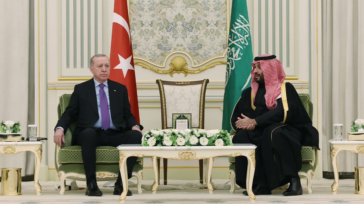 1907medya's tweet photo. Cumhurbaşkanı Recep Tayyip Erdoğan, resmi ziyaretler kapsamında bulunduğu Riyad'da Suudi Arabistan Veliaht Prensi Muhammed bin Selman ile görüştü... https://t.co/zLL03yNiAB