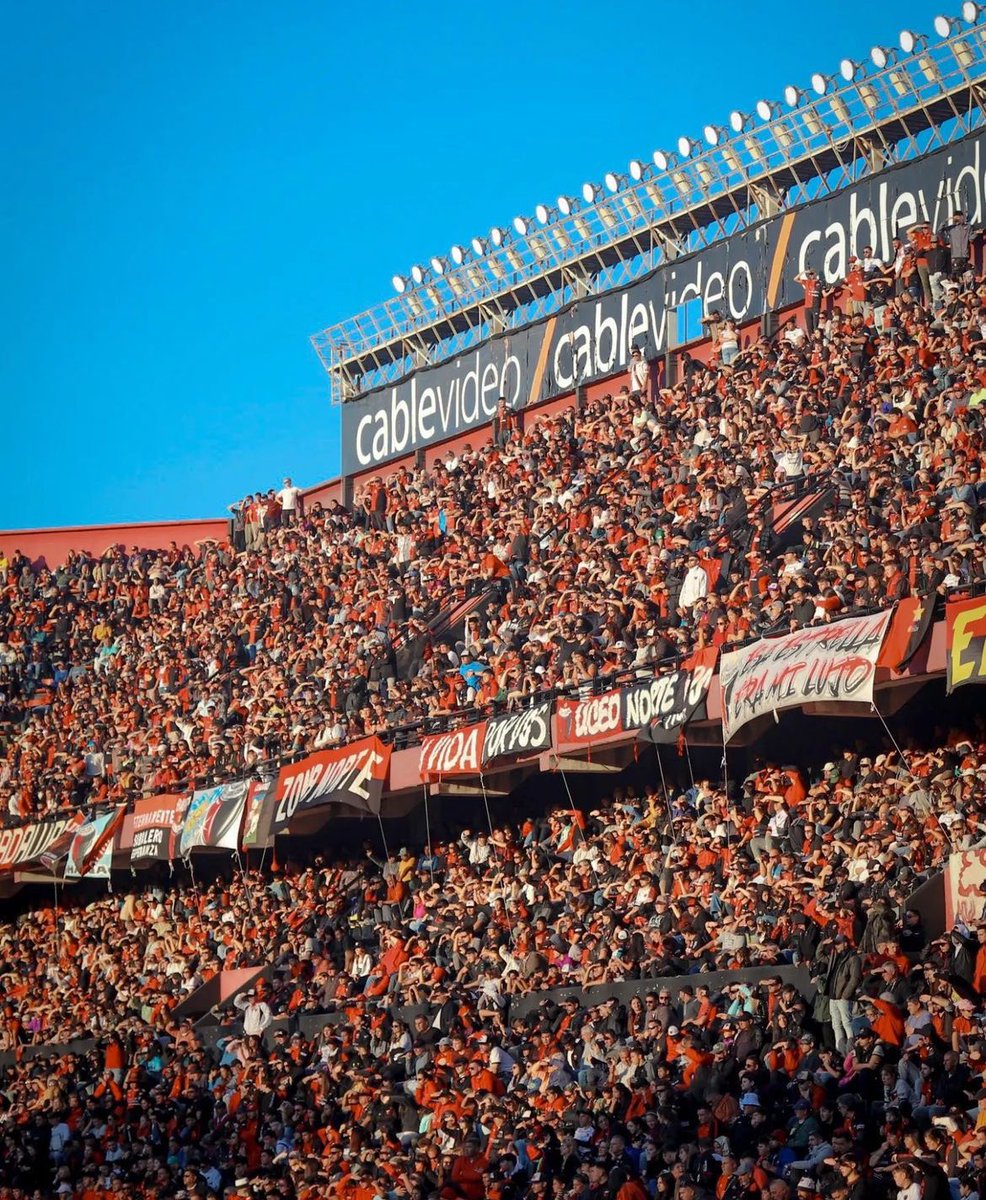 ➡️ #Colón superó la barrera de los 25.000 socios. Es actualmente el club con mayor cantidad de socios en la Ciudad de Santa Fe. 

📈 Hubo un gran movimiento en la incorporación de abonos y palcos durante el mes de enero. 
🗣️ El club dispone de un WhatsApp para que haya una