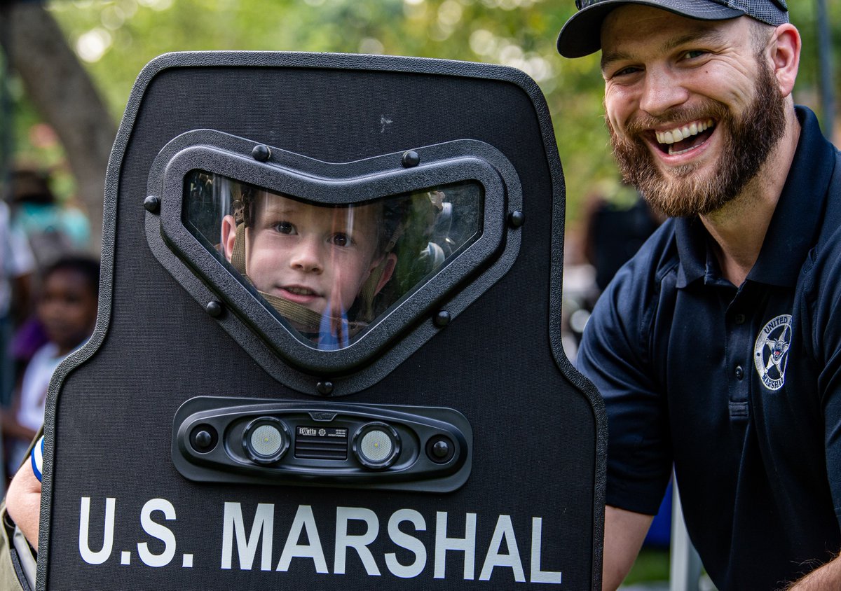 USMarshalsHQ's tweet image. With every handshake and smile, the U.S. Marshals strengthens bonds within the communities they serve. 

#USMarshals #BeTheDifference