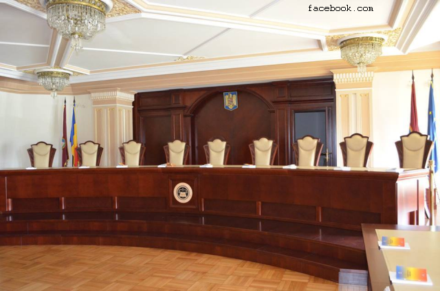 RRInternational's tweet image. Two liberal parliamentarians from the ruling coalition in Romania have submitted a bill to Parliament to amend and supplement the Law on the Organization and Functioning of the #Constitutional #Court (CCR). (1/4)