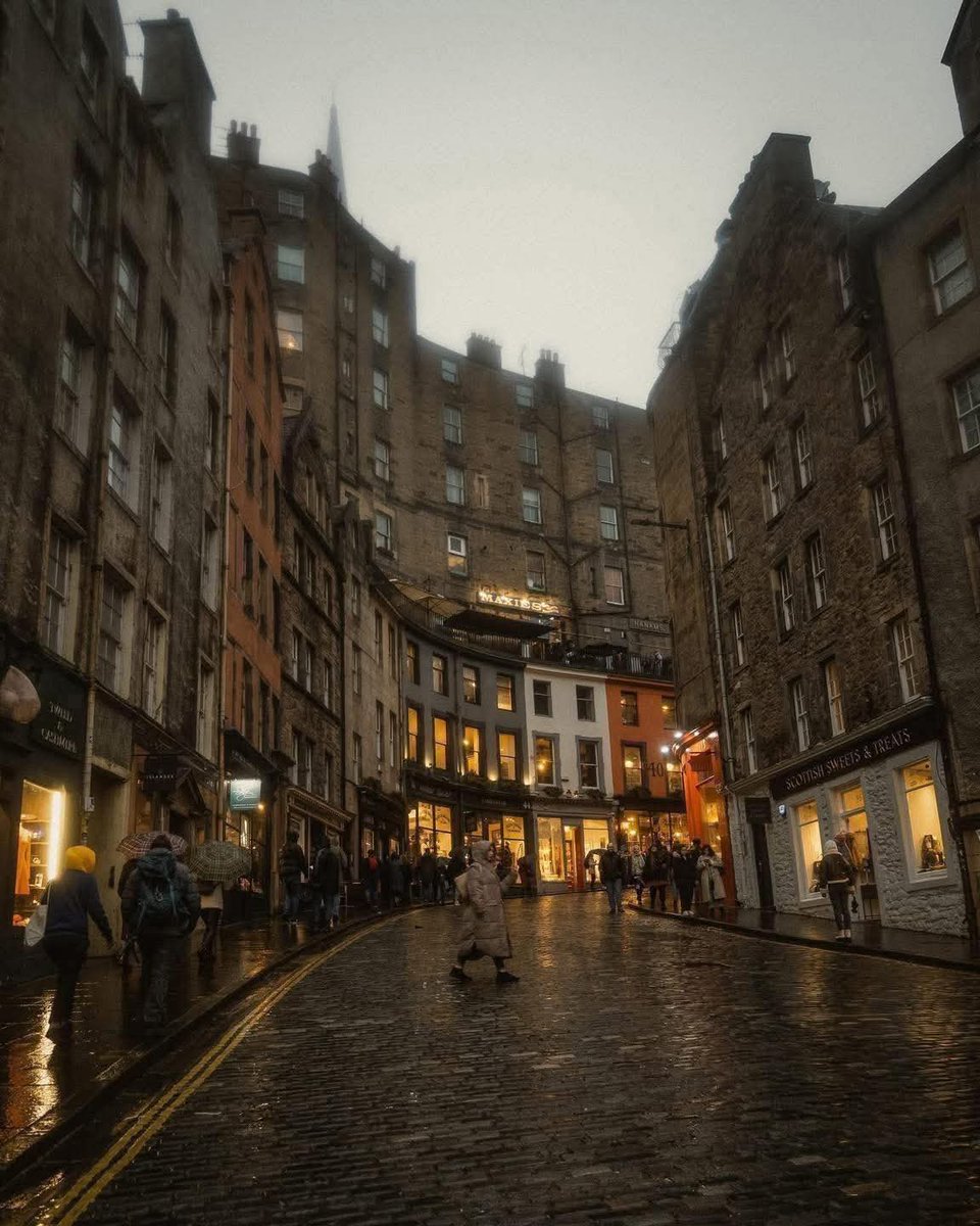 2025pics's tweet photo. Edinburgh, Scotland https://t.co/r9zhSIUqWC