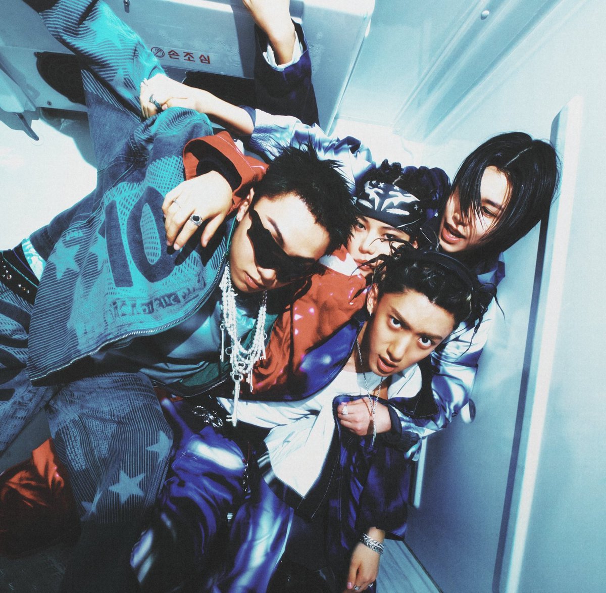 LngshotChart's tweet photo. .@LNGSHOT4sho "Moonwalkin" debuts #180 on Billboard Global 200 excluding U.S chart🔥👏🥳.

This is LNGSHOT first ever entry on a billboard Global chart and the first 2026 rookie group to debut on this chart👏.

#LNGSHOT https://t.co/4GvAUArfh7