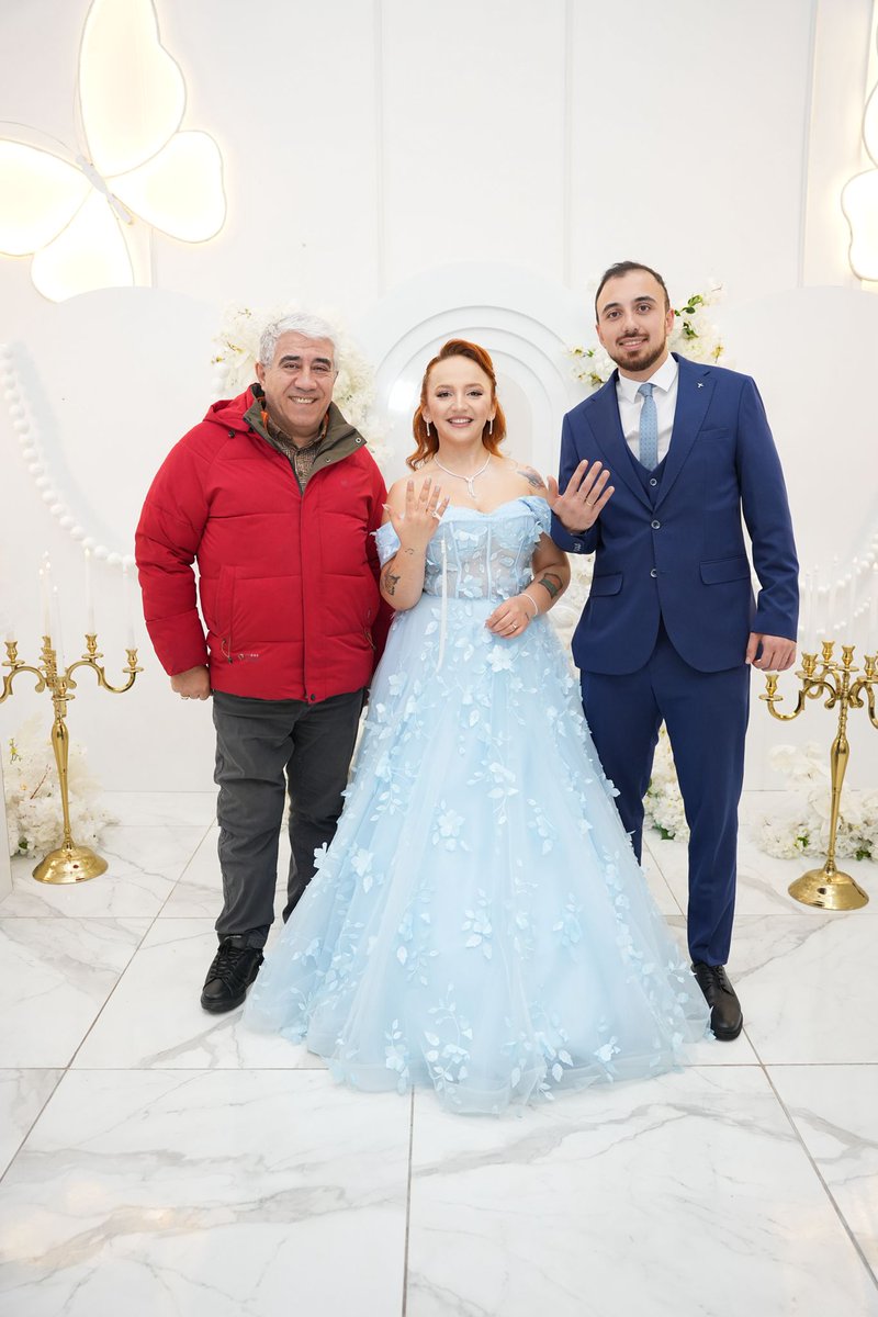 HAYIRLI OLSUN GENÇLER