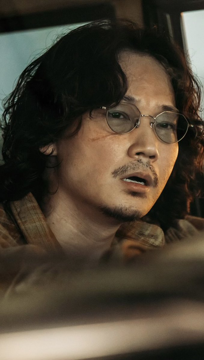 【映画に綾野剛でてたらとりあえず観る】

面白い映画に綾野剛が出てるのか、綾野剛が出てるから面白いのか。

どっちもやろなー、コメディ、シリアス、暴力的、真面目、とこんな役柄の振り幅めちゃくちゃ広い俳優も珍しいわ