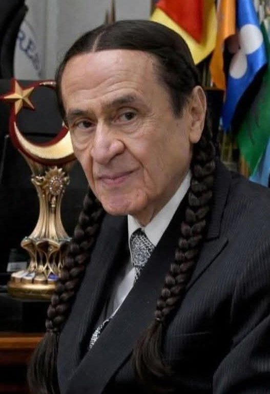 ⬅️ SOLDAKİ (<a href="/MDervisogluTR/">Müsavat Dervişoğlu</a>);

Türk Milleti'ne, Türk Devleti'ne silah doğrultanların huzurunu kaçırıyor.

➡️ SAĞDAKİ (Devlet Bahçeli);

Bebek Katili Abdullah Öcalan'a umut vadediyor!