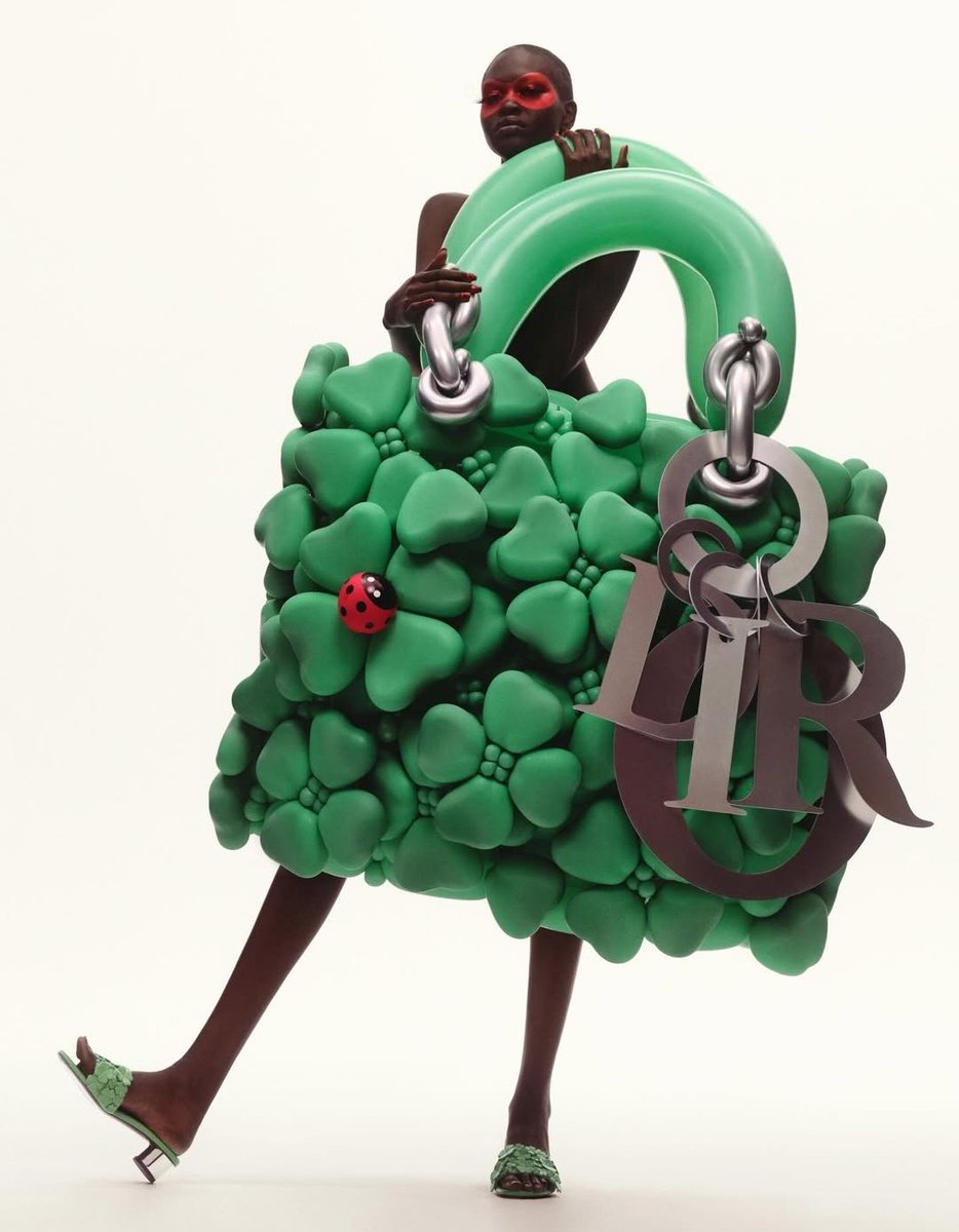 La Mode Unknown tweet media