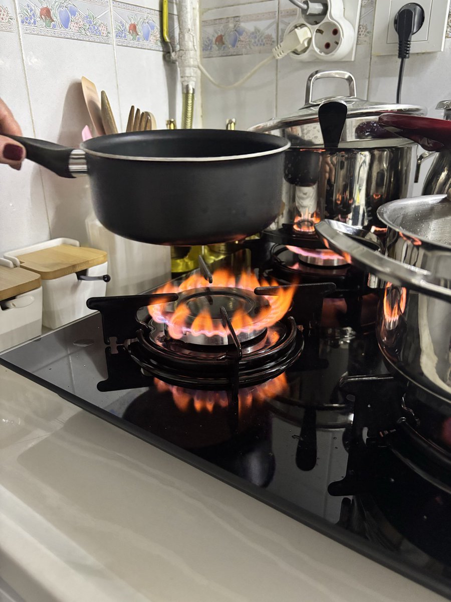 Sauron_Emre's tweet image. Olm bizim evin doğalgazı mordor dan geliyor sanırım bu nasıl gaz la 🤣 #yapma