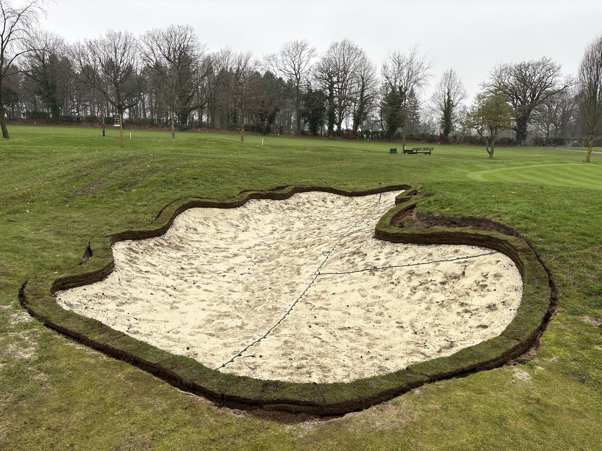 bunkers ready for soiling   , new edges built after 1st hand mow on greens for quite a while 👍🏻 great work lads soil ready an more machinery work done 👏🏻
