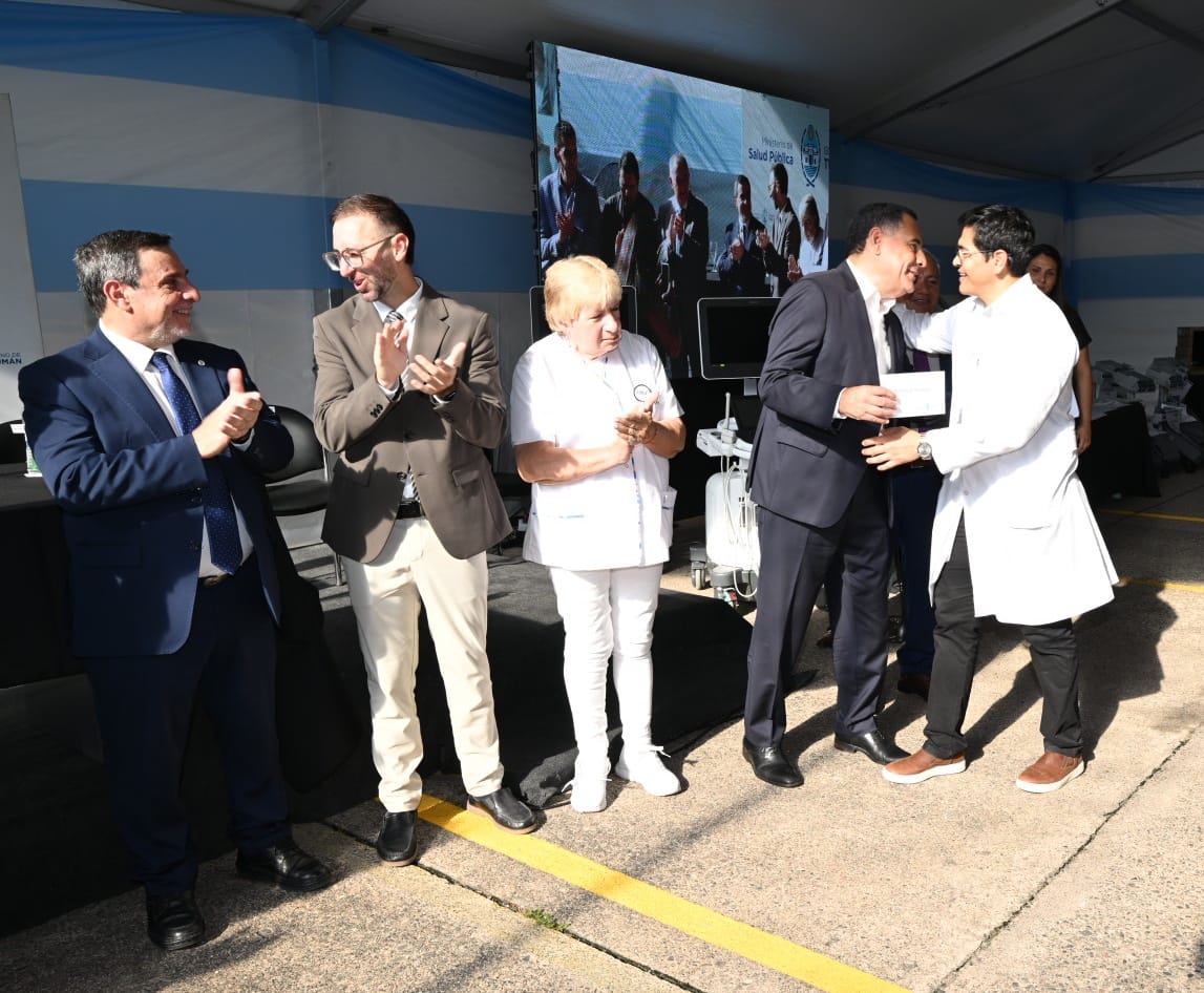 amado_regino's tweet photo. Esta mañana acompañamos al gobernador 𝗢𝘀𝘃𝗮𝗹𝗱𝗼 𝗝𝗮𝗹𝗱𝗼, junto con el ministro de Salud Pública 𝗟𝘂𝗶𝘀 𝗠𝗲𝗱𝗶𝗻𝗮 𝗥𝘂𝗶𝘇, https://t.co/sv2Gw3yUdX