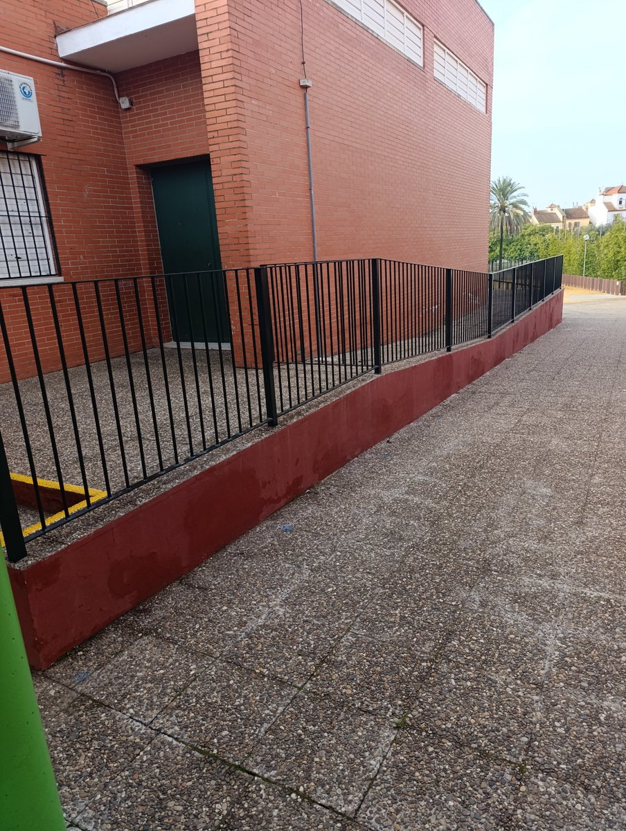 PinturaslosanSC's tweet photo. 🏫 Pinturas Losan, adjudicataria del mantenimiento de pintura de todos los colegios de primaria y secundaria de Mairena del Aljarafe durante 4 años.
#tupintordeconfianza #MantenimientoDePintura #Colegios
https://t.co/MCzoxYHXN6 https://t.co/R0w3GpfJHt