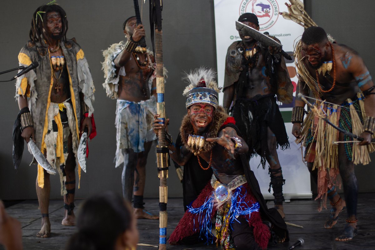 FJPH111's tweet photo. Le groupe #ANNMAKONNEN a offert un spectacle monumental lors de la fête des philosophes de la @FJPH111, le 29 janvier, au centre culturel Brésil-Haïti.
#JeunessHaiti #ConscienceCitoyenne https://t.co/JtcaLt6ypg