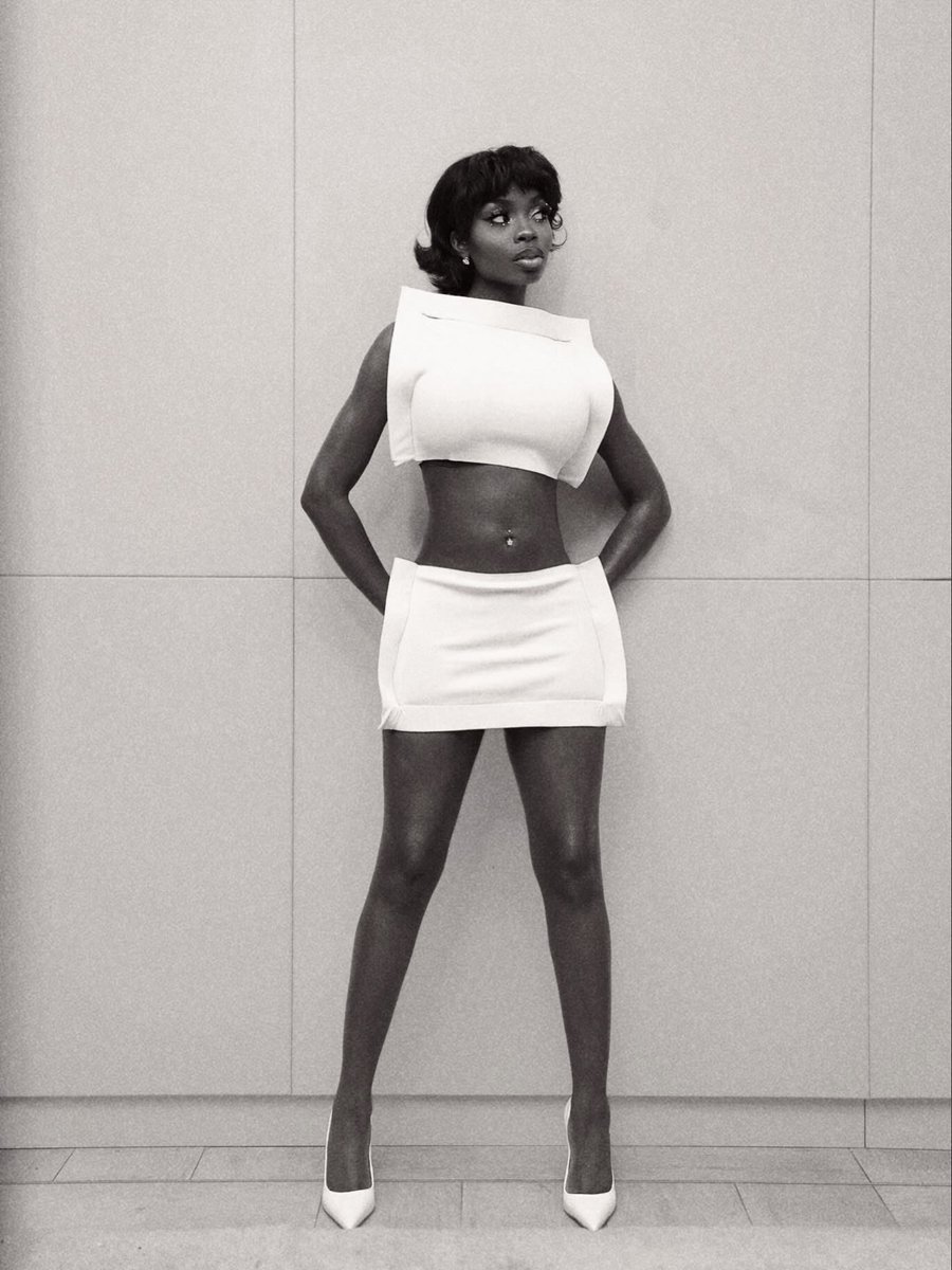 OlaNoirEdits's tweet image. Welcome to Ola Noir Edits! A little space for my black &amp;amp; white edits of Olandria Carthen.🤍✨