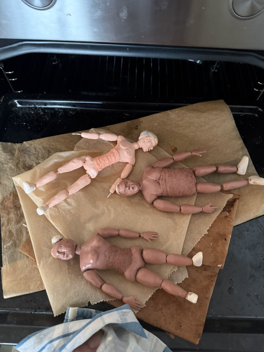 família saindo do forno