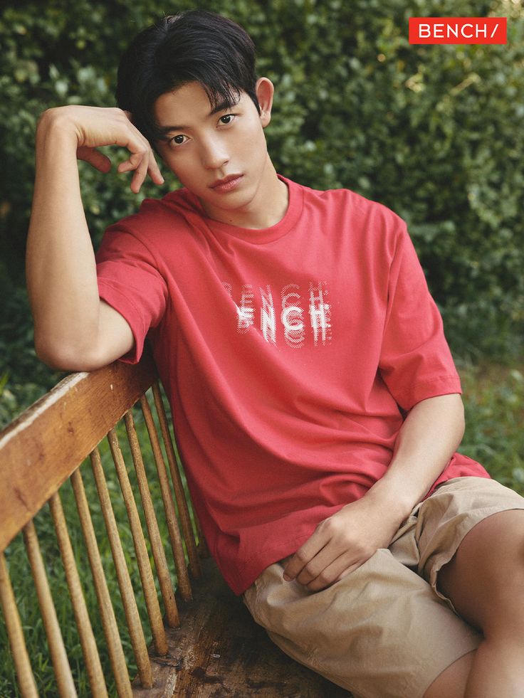 💌 teruntuk ayah <a href="/ProfsOwen/">Owen.</a> kalau lagi kerja di ruangannya terus pengap, bisa taruh bunga ini yaa yah di mejanya ayah. Bisa bantu usir udara jelek biar ayah nyaman kerjanyaa.