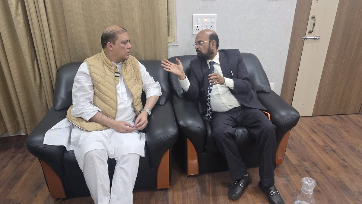 KrishnenduNara3's tweet photo. Discussion with Sr. Rajyasabha MP and party leader of Trinamool Congress Janab Nadimul Hoque regarding ensuing. Election of Legestive Assembly 2026. https://t.co/C2ZtyIu6kd