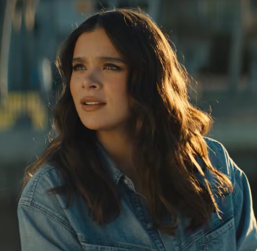 Hailee. | parody tweet media