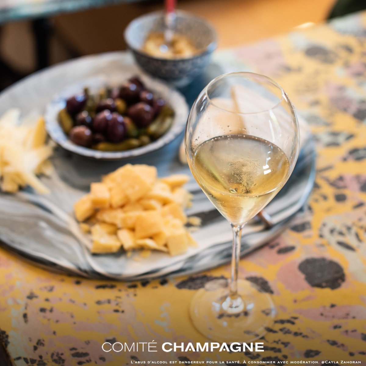 Champagne tweet media