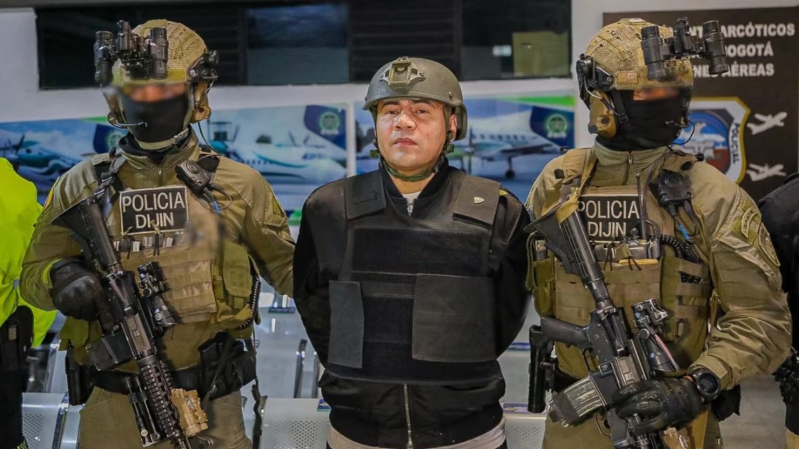 Extraditan a alias “Pipe Tuluá” a EE.UU. por narcotráfico. Cabecilla de “La Inmaculada”, ligado a 46 homicidios en el Valle.

latinalert.org/extraditan-a-a…