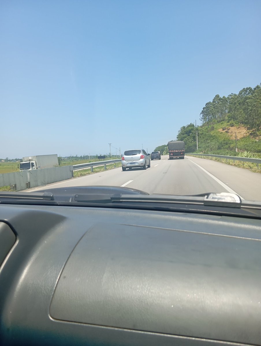 Almoçamos, tomara que seja a parte final, falta apenas 360km