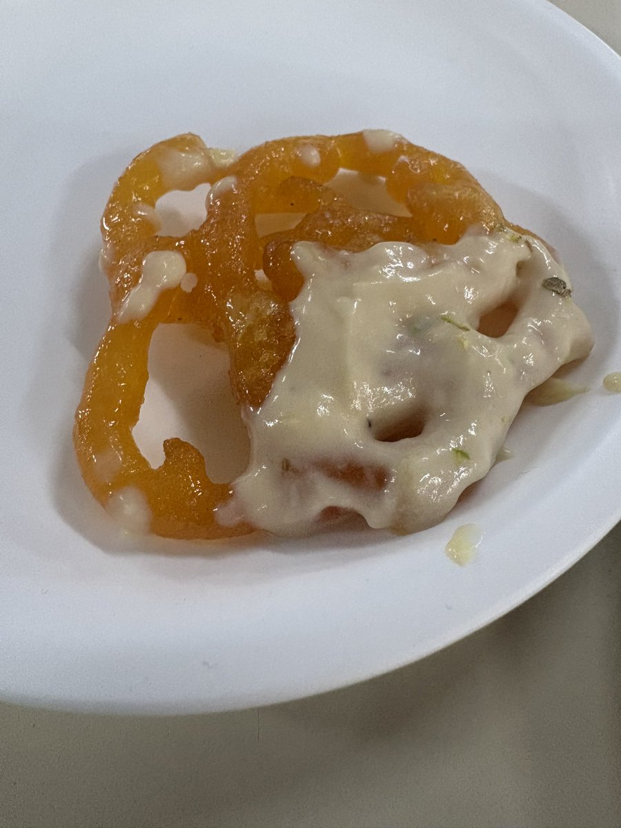 Parneet4294's tweet photo. A jalebi a week keeps no one away ..! Join and widen #SweetCircle @Ambarseriya @pratpinks @RaiSwatiRai #RabdiJalebi https://t.co/b733oqr5MH