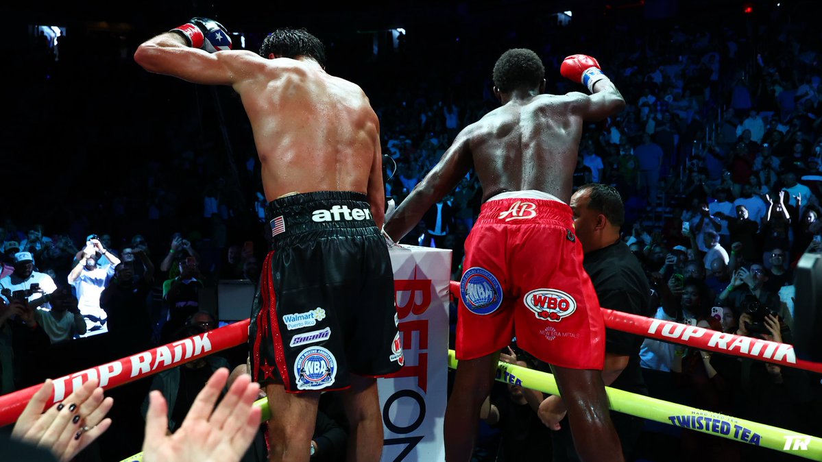 trboxing's tweet image. A magical night on the island 🇵🇷