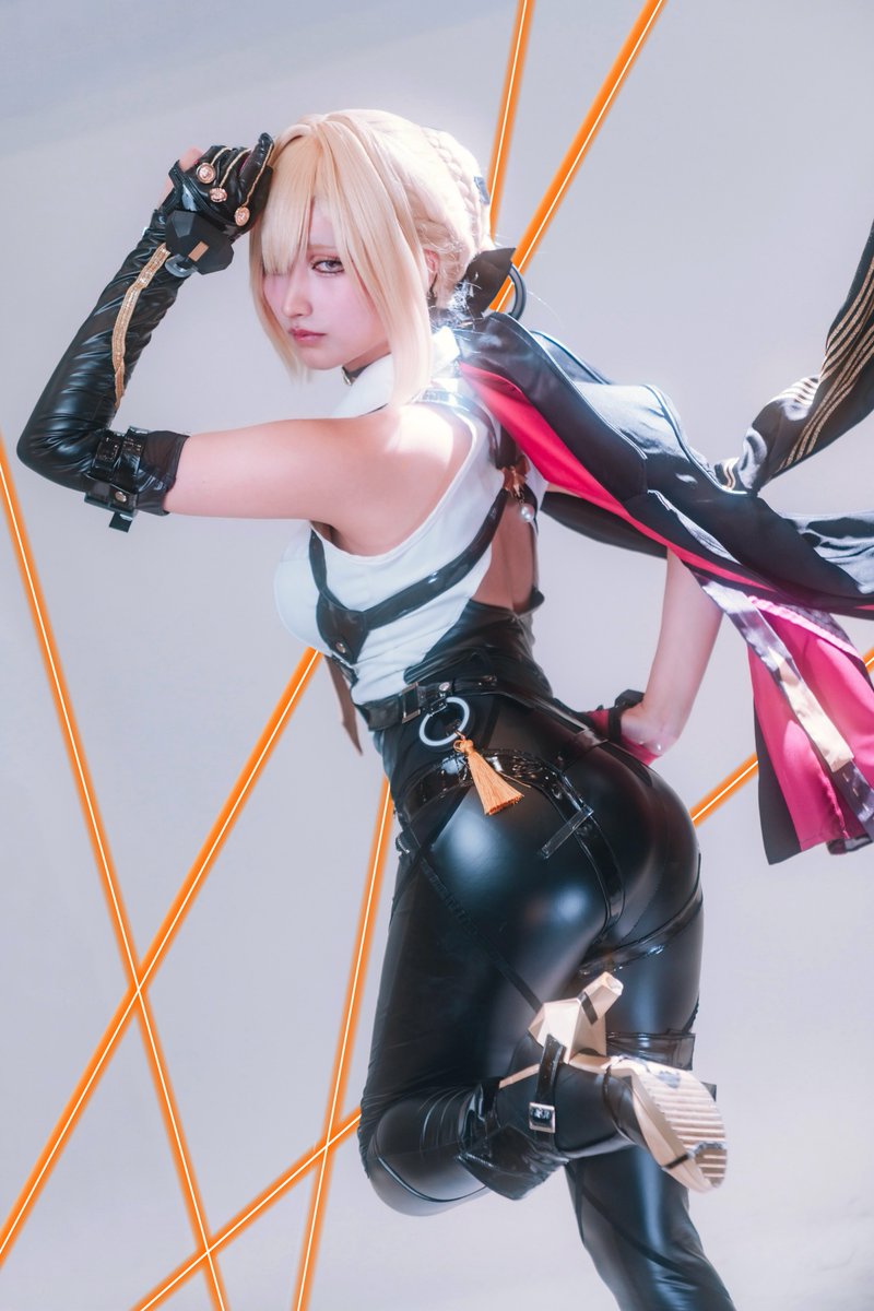  ︎︎
             𖤐 ̖́-Evelyn Chevalier
 ︎︎