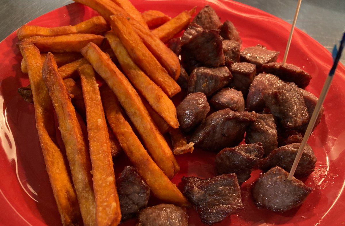TCsReferee's tweet photo. Gloriously-awesome grilled STEAK TIPS or wonderfully deep-fried BEEF CHISLIC?!? Either way, you can’t go wrong at TC’s Referee.

TUE HOMEMADE SOUPS (2.3.26) >
Mushroom Wild Rice // Bacon Cheddar Broccoli Potato 

#GoRef https://t.co/ByeJPulkvf