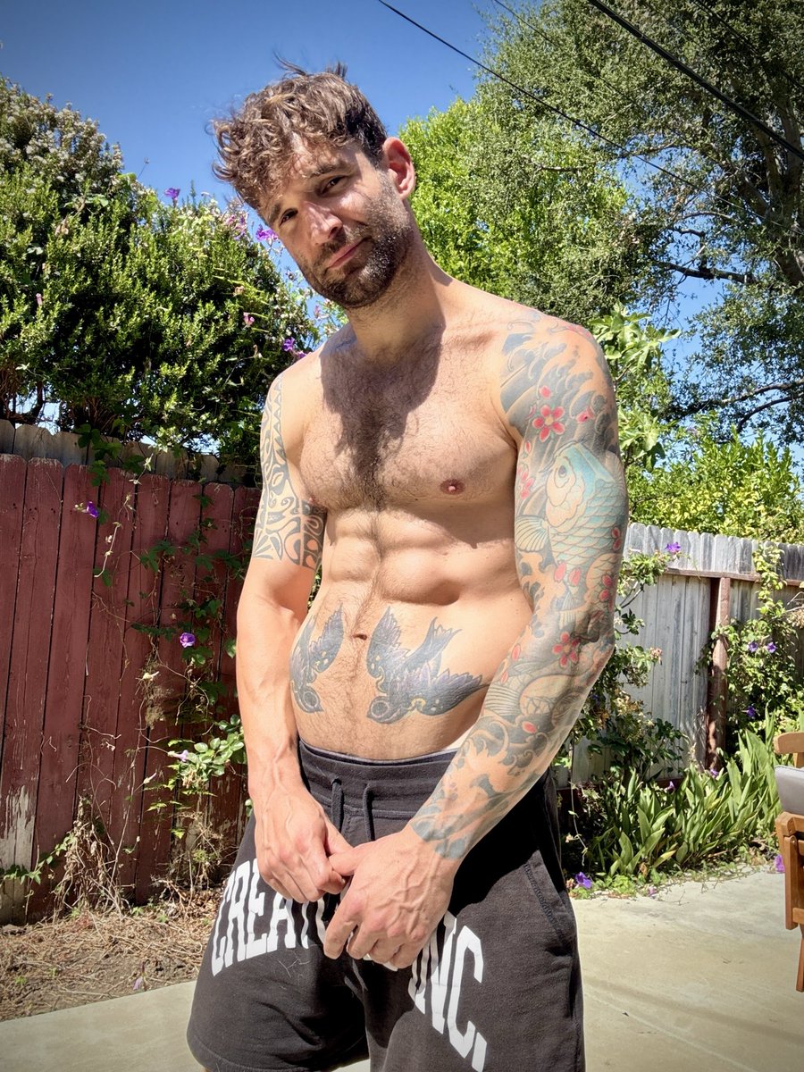 onlyfans.com/alexlegendxxx/…
