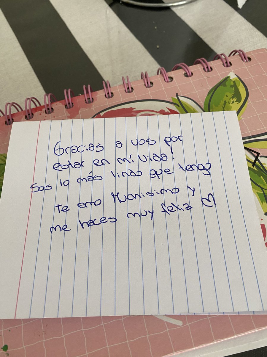 Ani_Gomez_'s tweet photo. ✨ cada mañana que vuelvo de trabajar los detalles de mi novio✨ https://t.co/BLwpwNSsxE