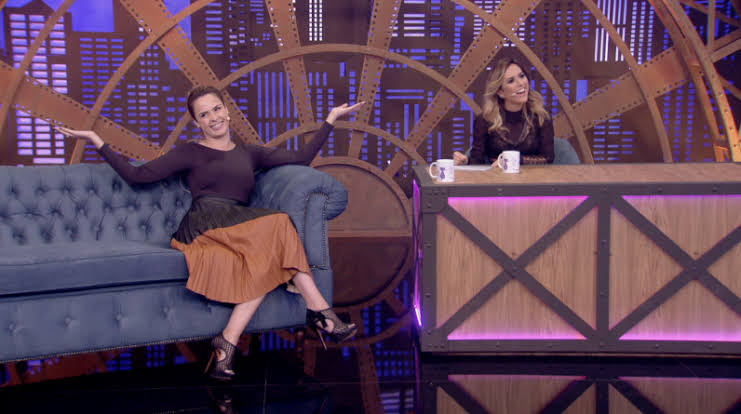 milkbarx's tweet image. falam tanto da expulsão da ana paula, mas ela foi tratada como a grande campeã kkkk tomou café com ana maria braga, teve reportagem no fantastico, fez participação especial em novela, virou repórter do video show, foi no lady night e em diversos programas. winner! #bbb26