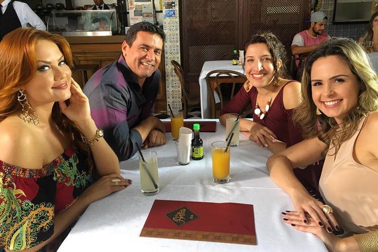 milkbarx's tweet image. falam tanto da expulsão da ana paula, mas ela foi tratada como a grande campeã kkkk tomou café com ana maria braga, teve reportagem no fantastico, fez participação especial em novela, virou repórter do video show, foi no lady night e em diversos programas. winner! #bbb26