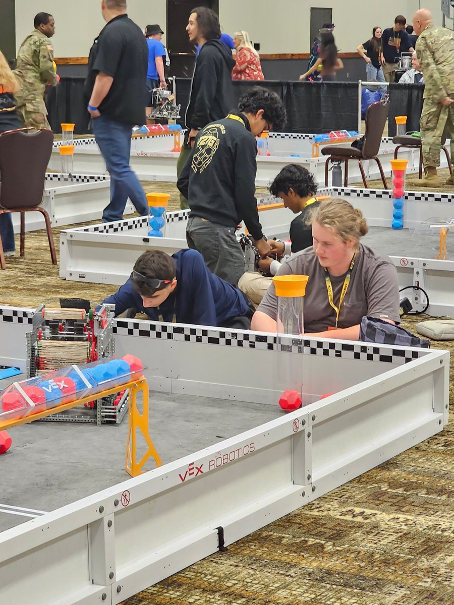AimHighHawks's tweet photo. 🤖Robotics Team News🤖

The current robotics season reached its exciting conclusion at the Kalahari Resort in Sandusky, OH. This year’s project pushed the boundaries of the team’s technical capabilities, resulting in one of the most sophisticated machines they have ever produced. https://t.co/gSVQohDfNv